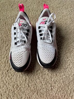 Nike Women’s White & Pink Athletic Running Shoes